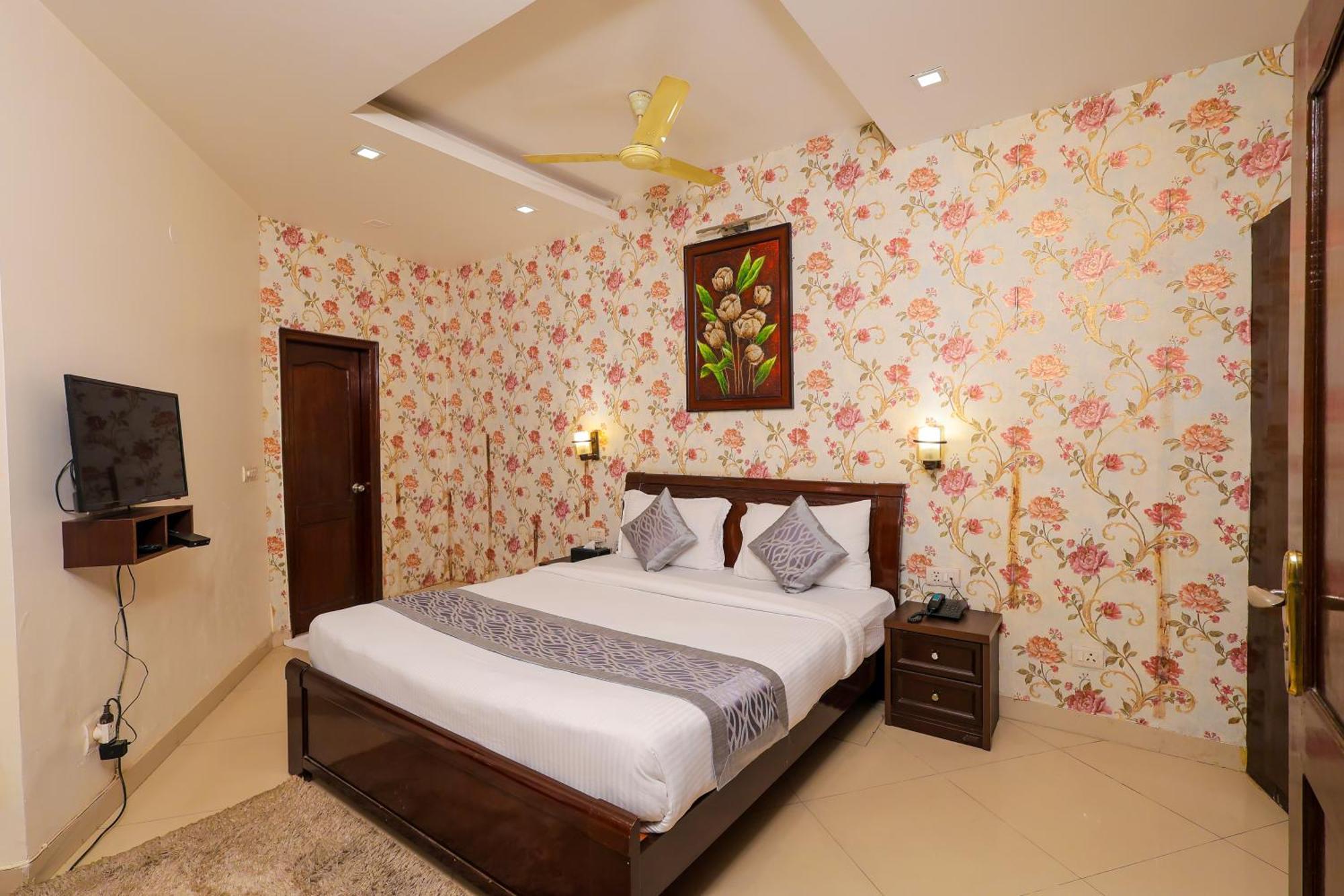 Nikko Blue - Boutique Hotel Gurgaon Exterior photo